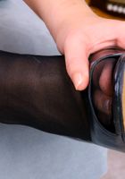 ATK Archives: Torri (Torri makes her pretty feet the center of your attention.)